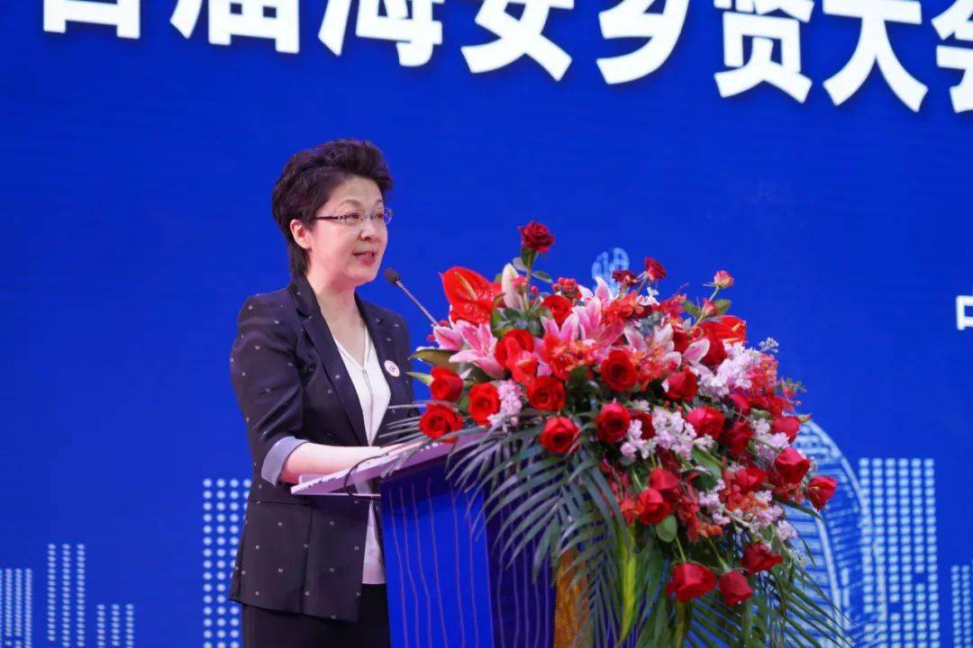 市委常委,统战部部长王小红应邀出席大会并致辞.