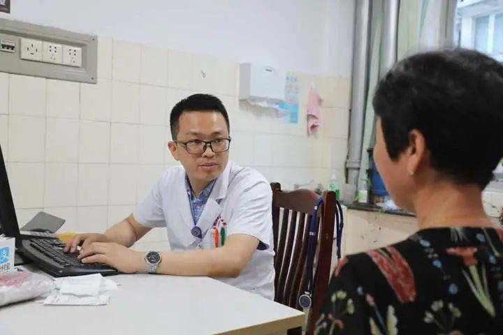 月饼|一个双黄白蓉月饼等于三碗白米饭？医生：这几类人不宜多吃