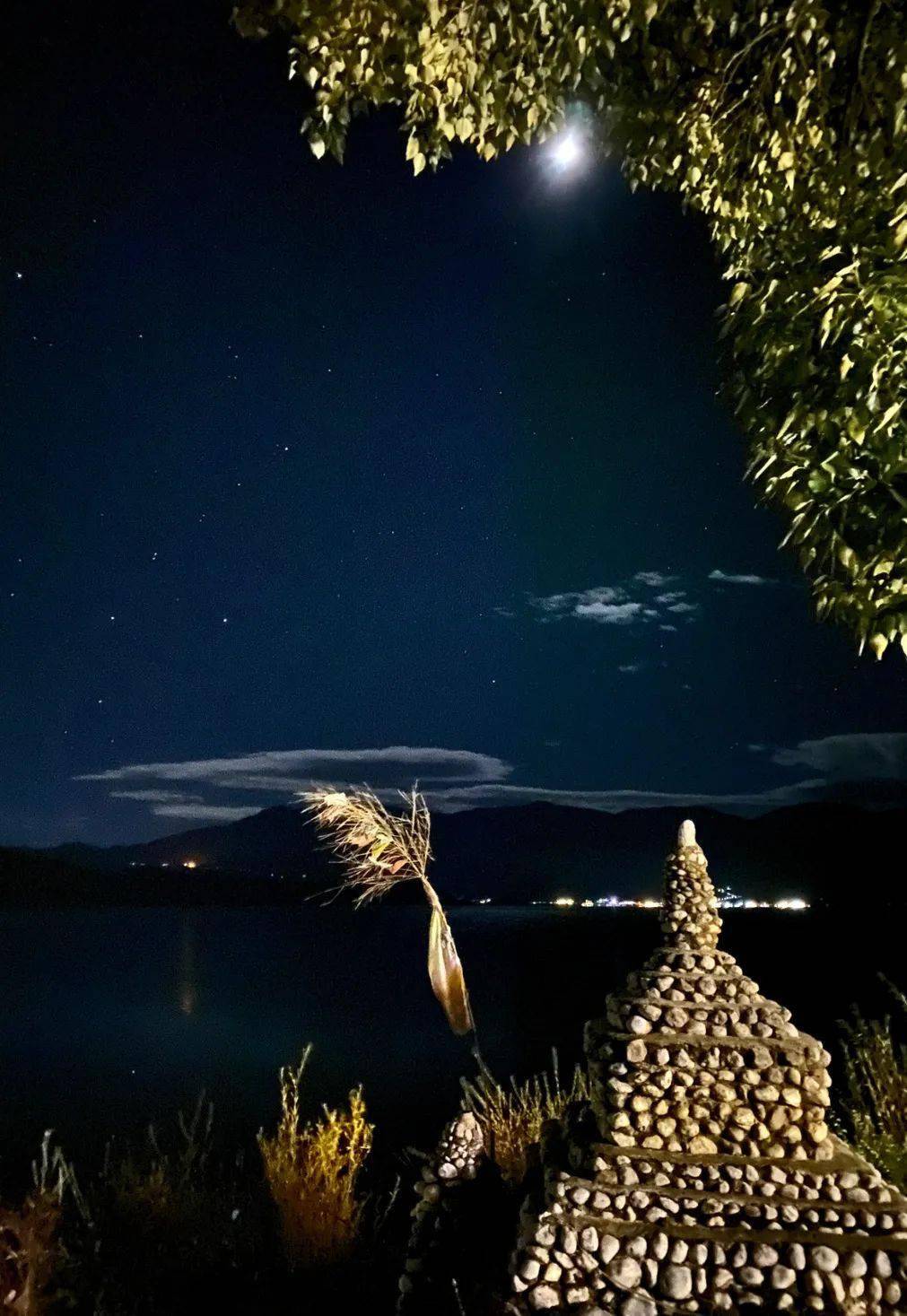 中秋今晚在泸沽湖和月亮撞个满怀