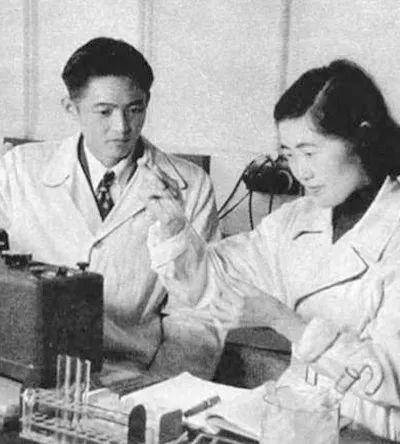 百年瞬间丨我国完成人工全合成结晶牛胰岛素 龚岳亭