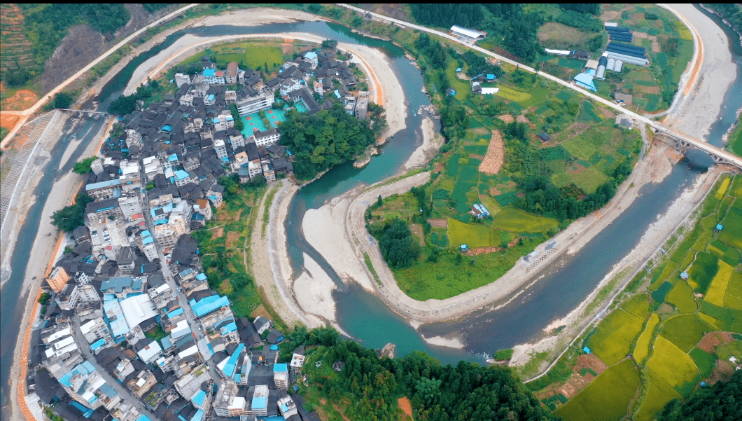 寨蒿,为榕江县寨蒿镇人民政府和寨蒿村民委员会驻地,海拔330米,位于