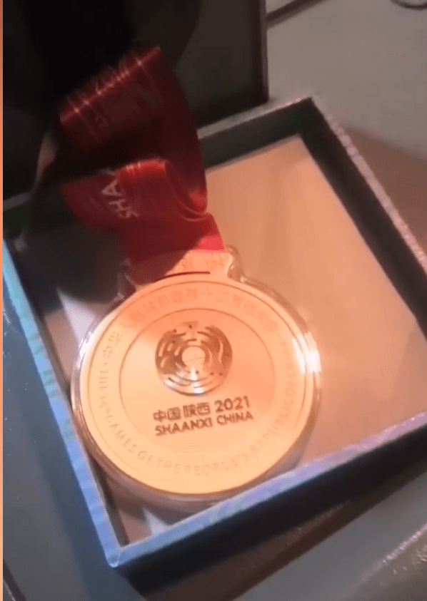 司机捡到全运会金牌:误以为是月饼