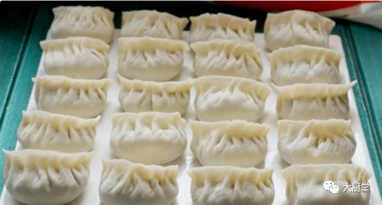 怎么做饺子馅汤汁多 051a18b79c9f433db8dac6d9a0f179a0.png