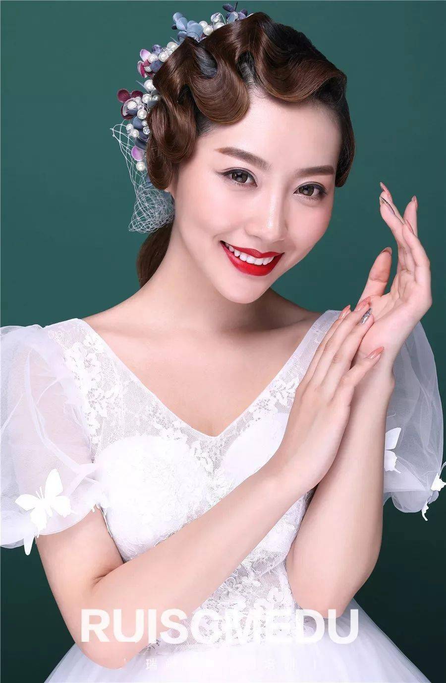 手推波纹新娘发型,将时尚气质演绎到极致