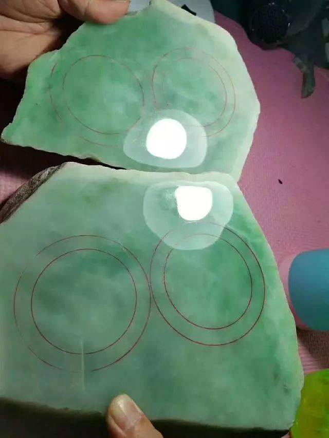 3800买下的木那翡翠赌料切出6支完美的冰种手镯爽歪歪