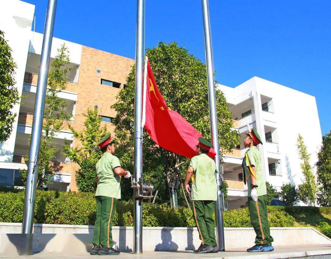校园动态 | 争当环保小卫士 垃圾分类我先行——天元小学第四周升旗