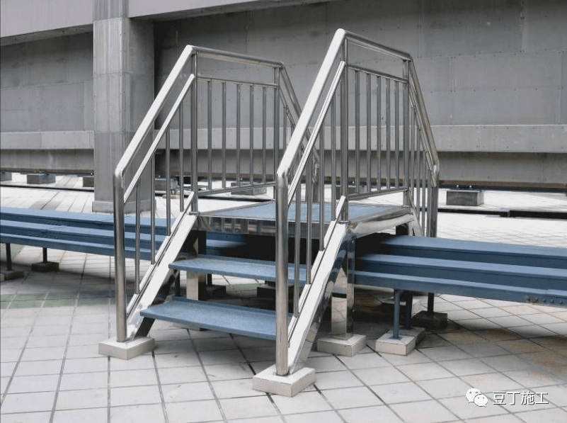 爬梯 屋面变形缝 第三章 装饰装修  楼梯,扶手,栏杆 石材面层楼梯踏步