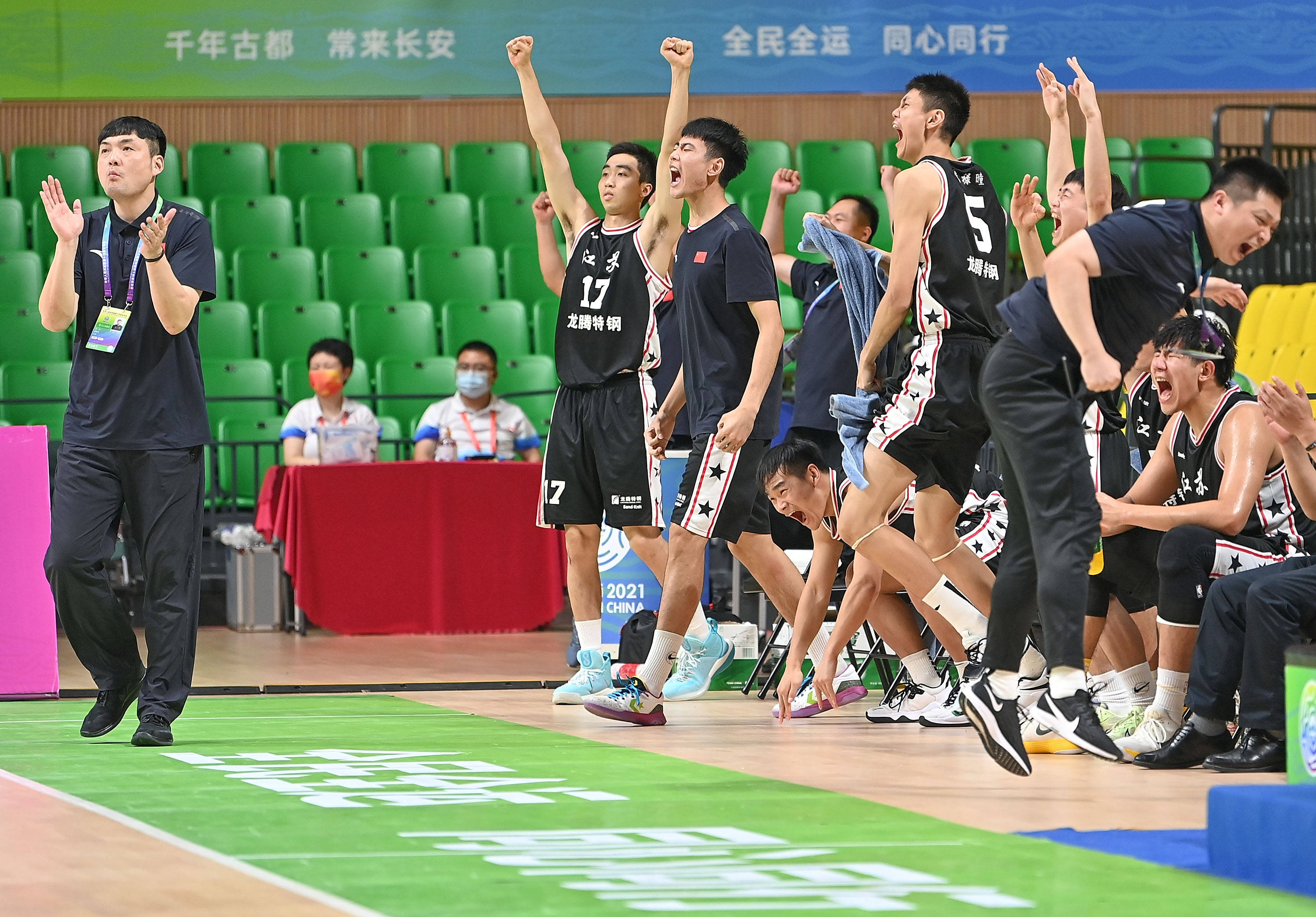 篮球五人制男子19岁以下组江苏队获铜牌