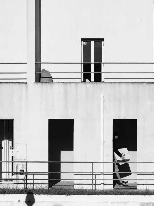 摄影给平常的事物赋予一种不平常的气氛，摄影同样如此！