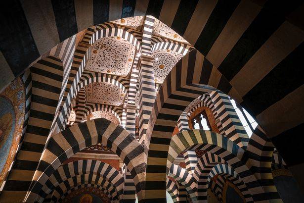 影响意大利郊外的百年城堡拥有斑马纹墙壁 曾是教皇之子的住所