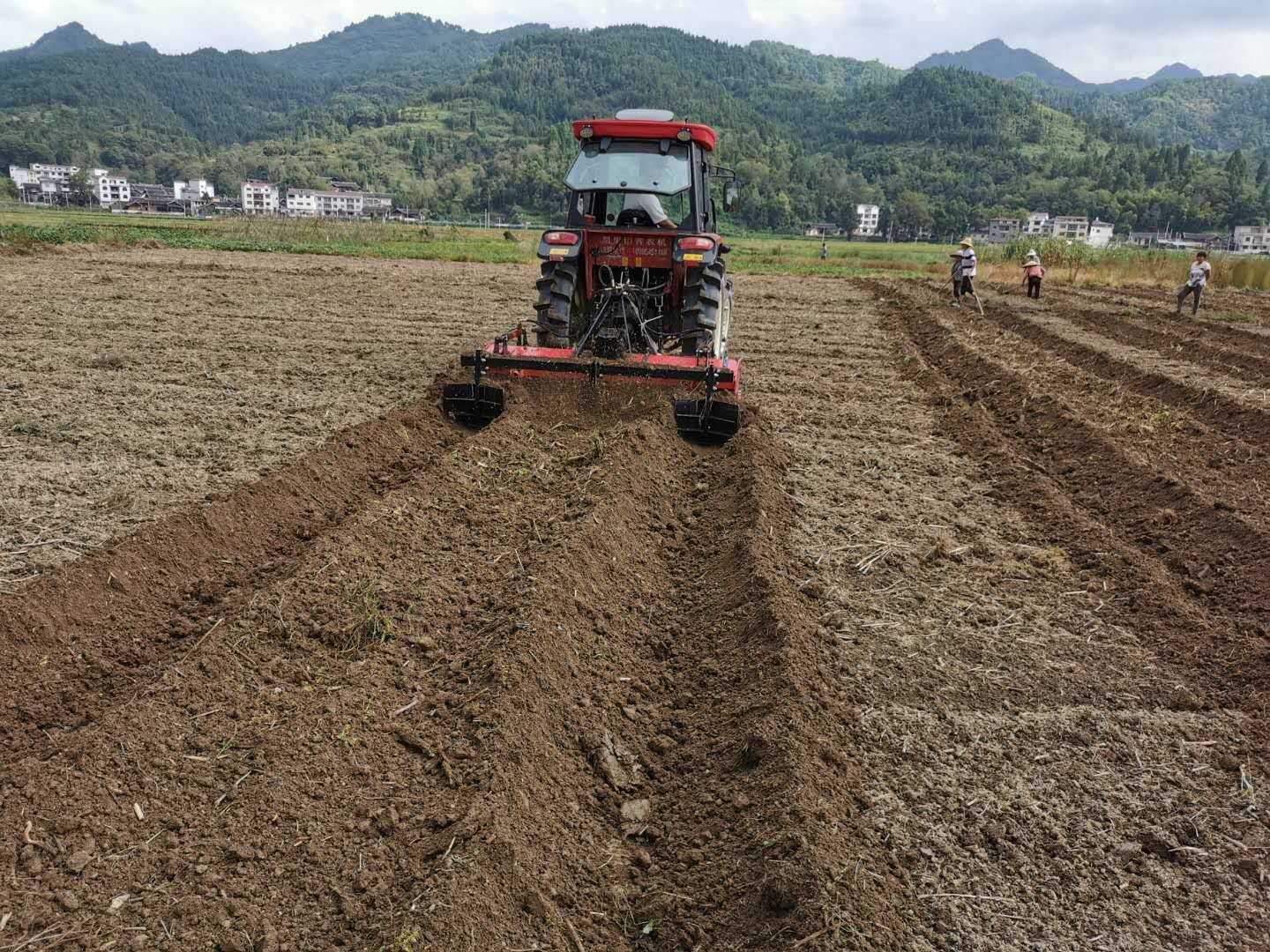 【走进乡村看小康③】 碧江七旬老农的第一台旋耕机