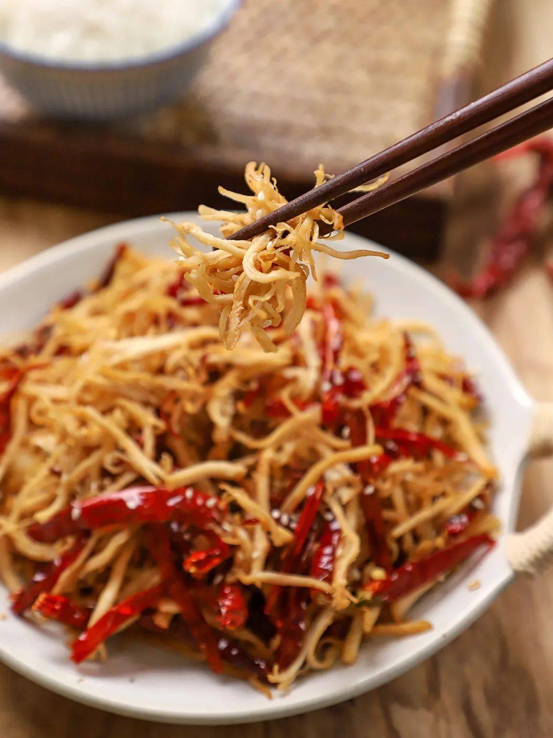 【美食diy】干煸鸡丝,香辣过瘾,下酒解馋都够味