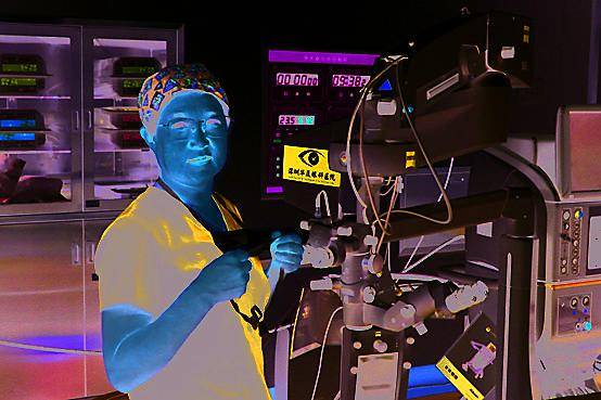 深圳文博会她向光明而生光明使者赵铁英