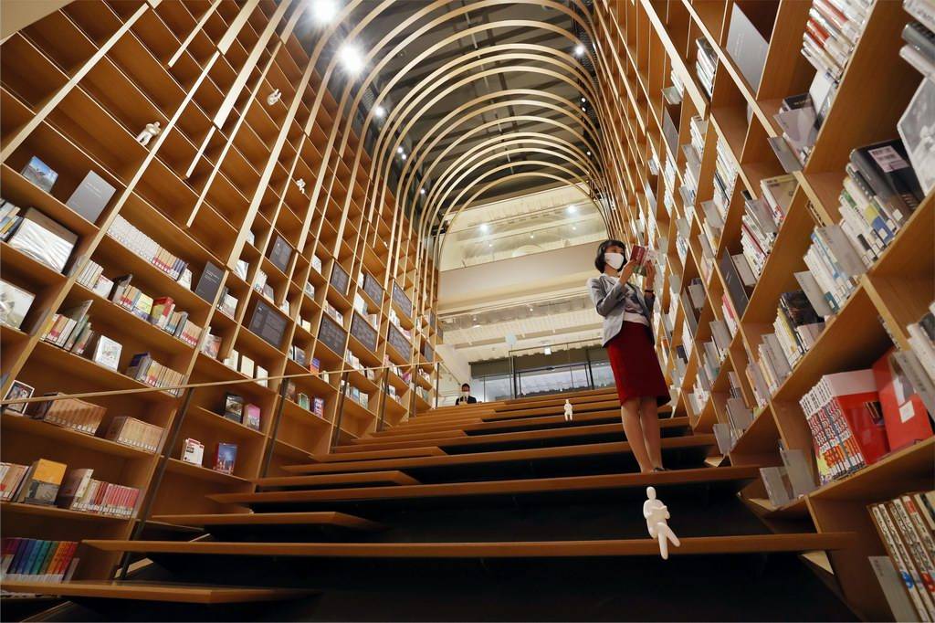 日本东京,位于东京早稻田大学的村上春树图书馆揭幕