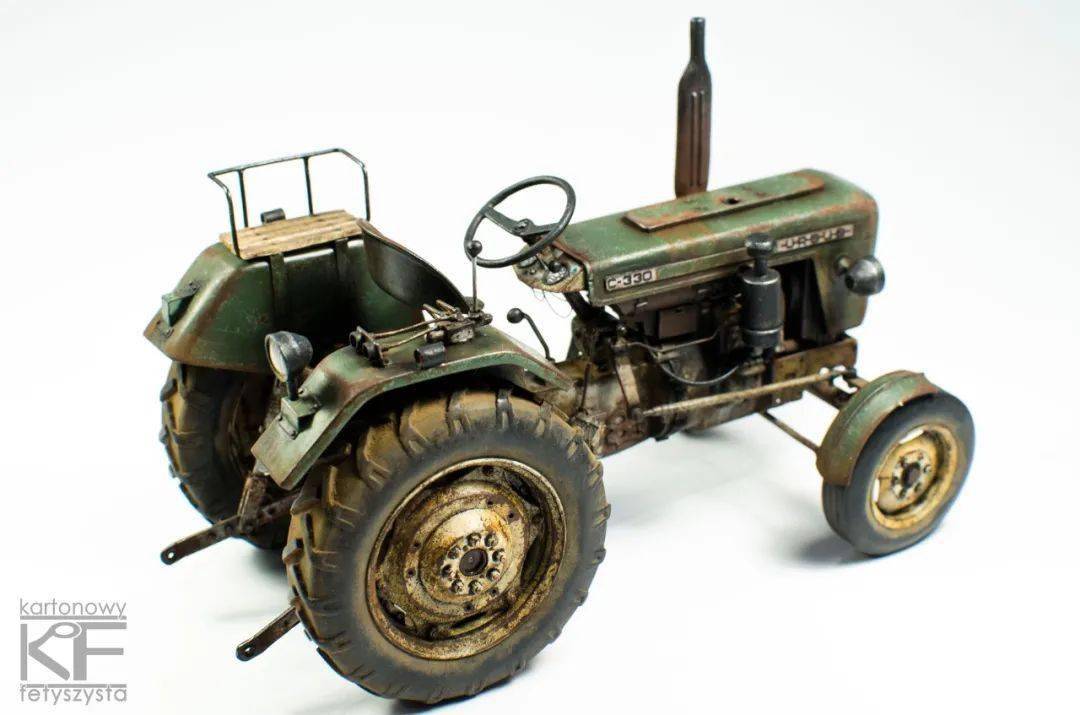 ursus c 330 拖拉机(纸做的)