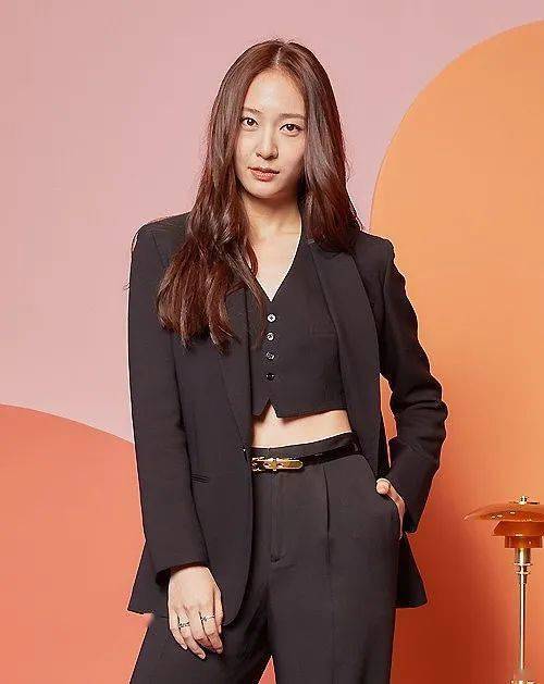 感觉 娜扎最近穿了好几遍的单品 马甲叠穿到底有多香?