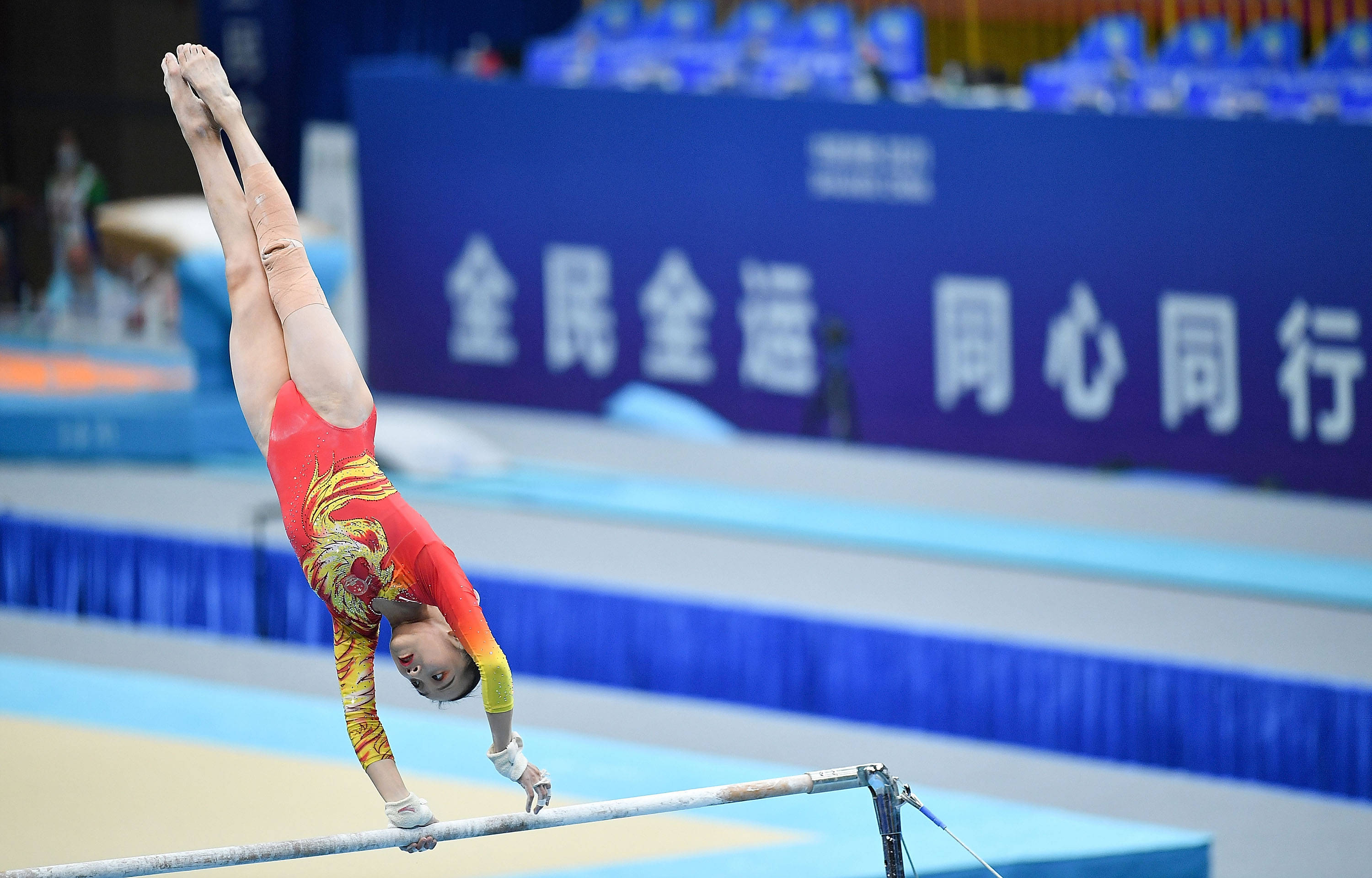 体操高低杠决赛赛况