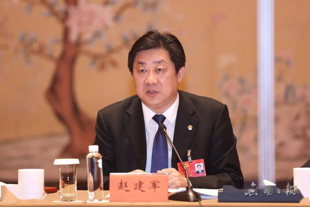 赵建军在参加第八代表团审议时指出认真贯彻党代会报告打造高质量发展