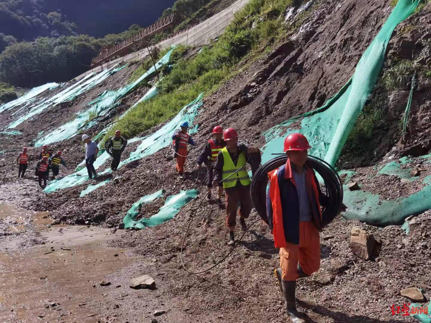 雅安天全县突发泥石流 四川消防:62人在救援现场核心区开展搜救