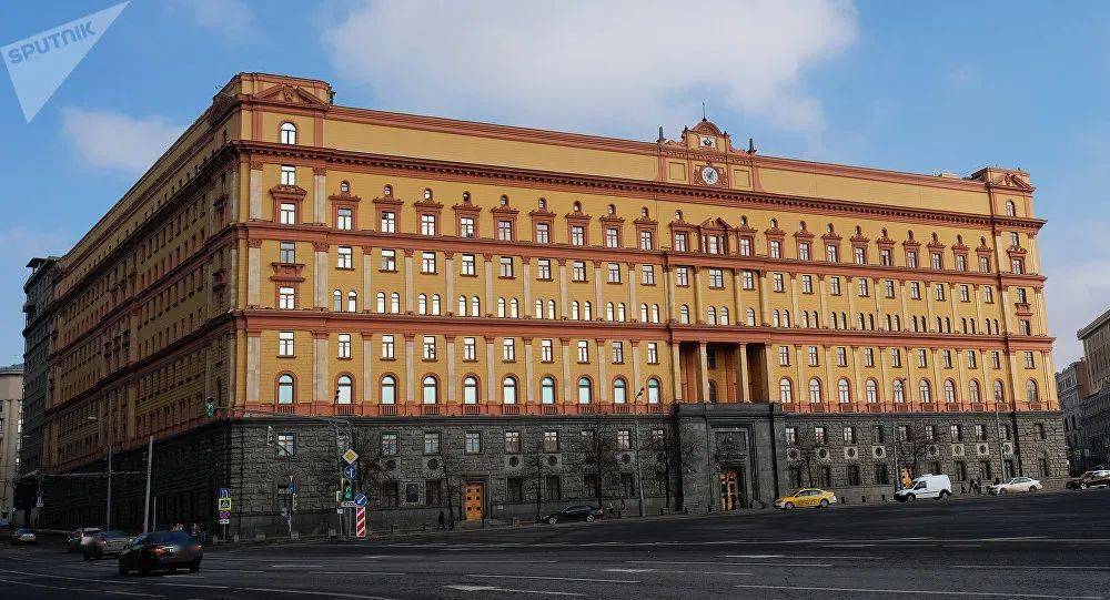 从莫斯科克林姆林宫向南走大约分钟就能到达卢比扬卡广场,这里驻扎了