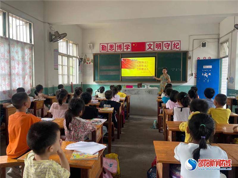 主题|隆回县北山镇中心小学召开“学习国旗法、国徽法、国歌法”主题班会 隆回县北山镇中心小学召开“学习国旗法、国徽法、国歌法”主题班会