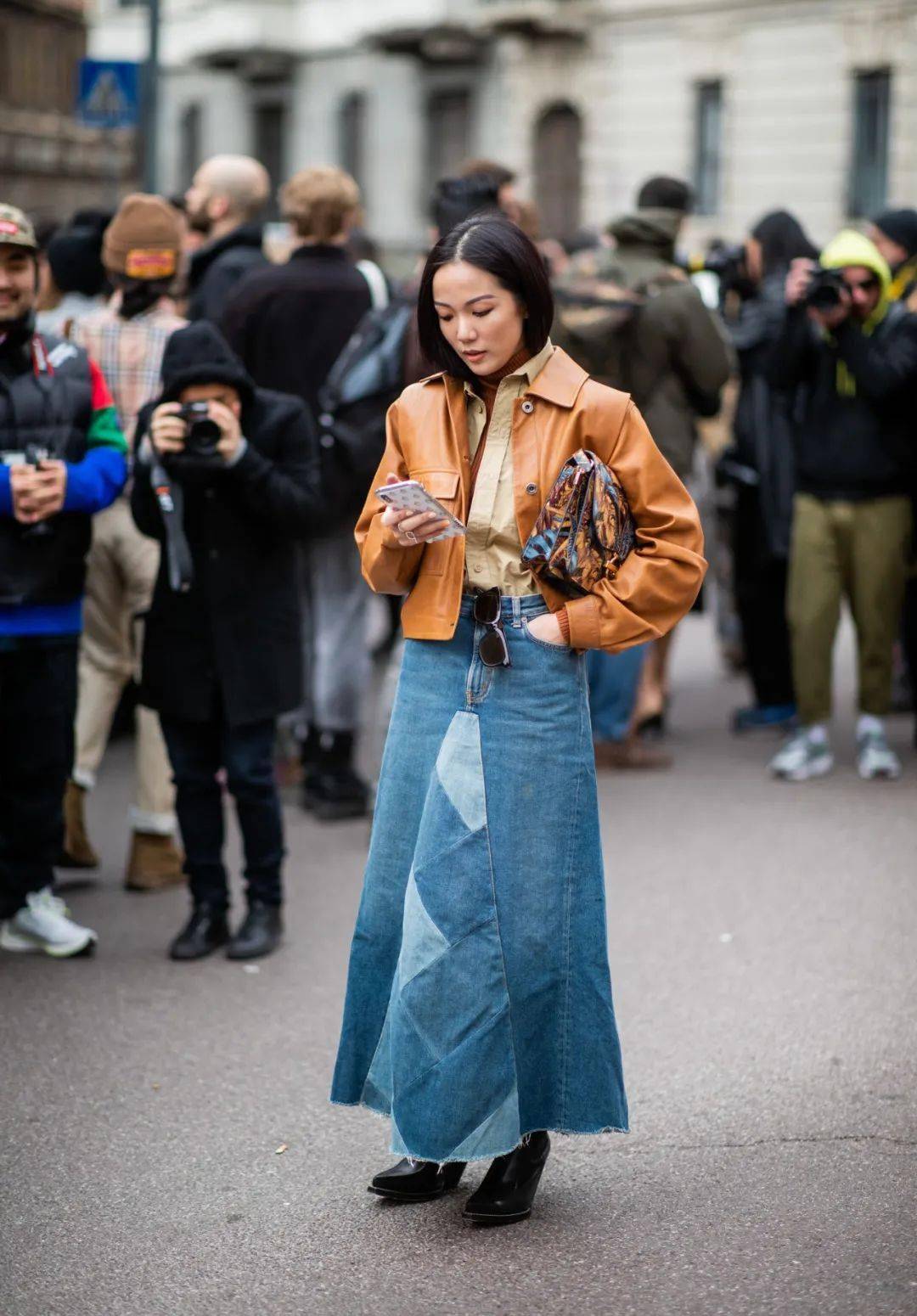 搭配牛仔裙今年秋天穿的3种装扮