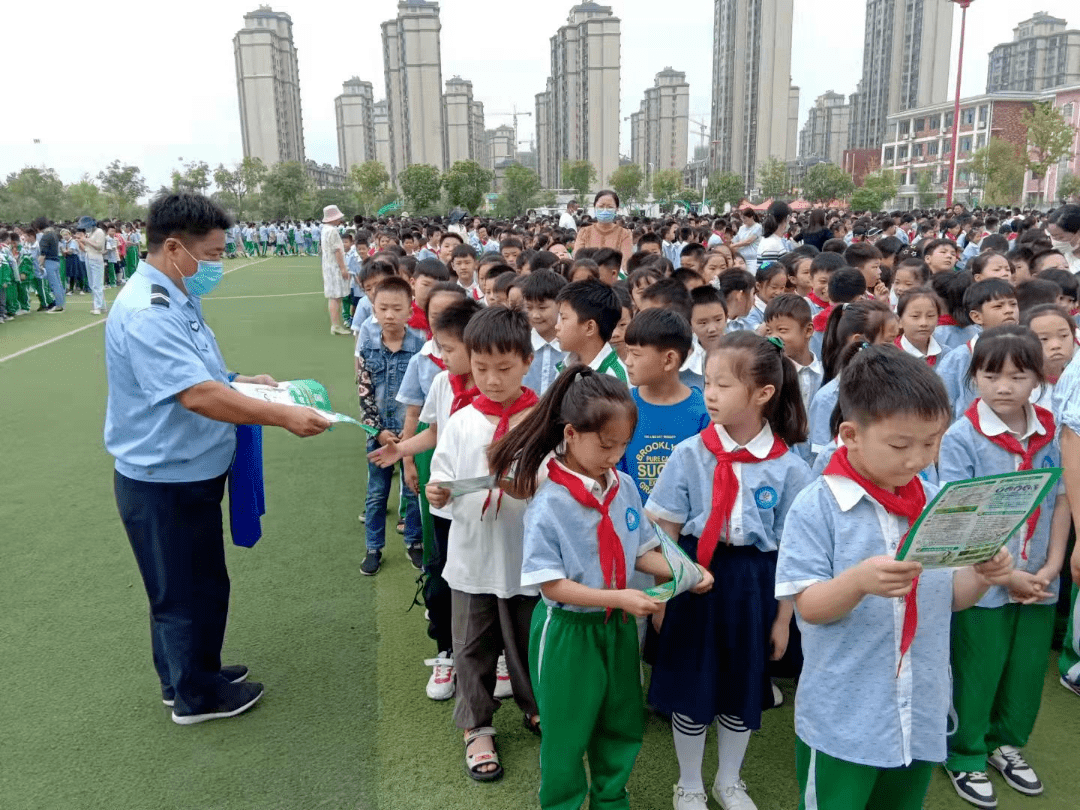 法治教育開啟法律明燈照亮美好人生靈璧縣實驗小學澮河路校區開展法治