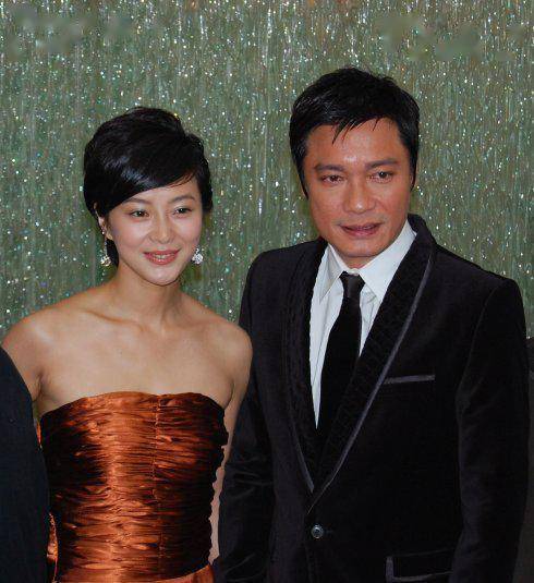 tvb老戏骨罗嘉良妻子心态不老47岁玩换装千万豪宅成背景