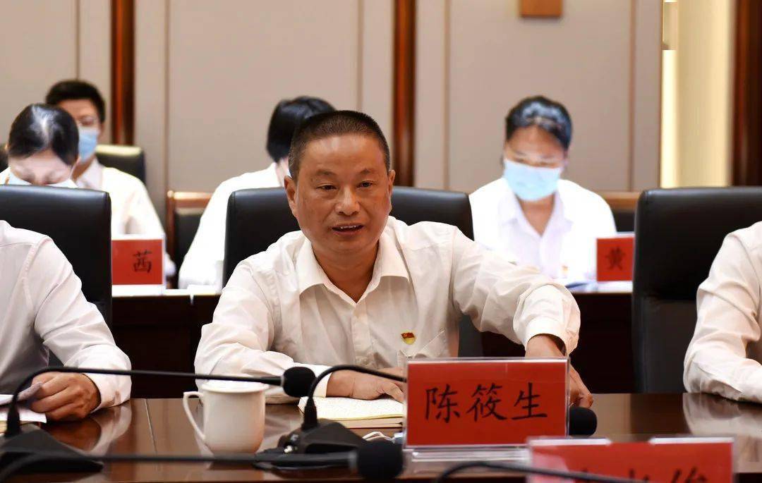 大家认为,林文斌同志代表五届市委所作的报告,实事求是地总结了市第五