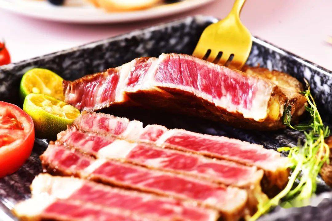 自己怎么做牛排的视频 02551e2b111f48509250a10e35aea98e.jpeg