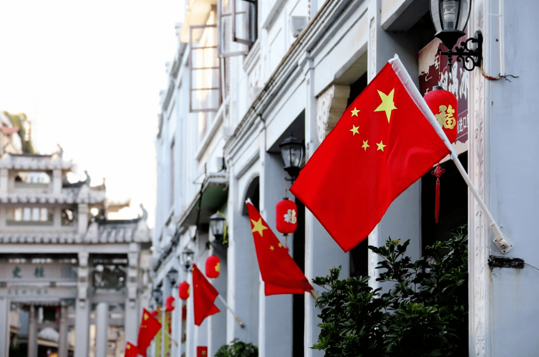 潮州国旗飘飘迎国庆处处洋溢中国红