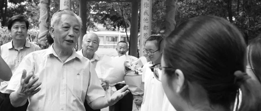 沉痛悼念!孔子第75代嫡长孙、衢州二中1956届校友孔祥楷先生辞世_回母校