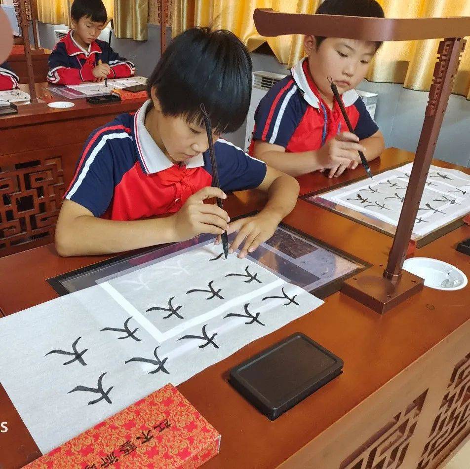 金塔县教育局:让书法美育走进课堂_南关小学