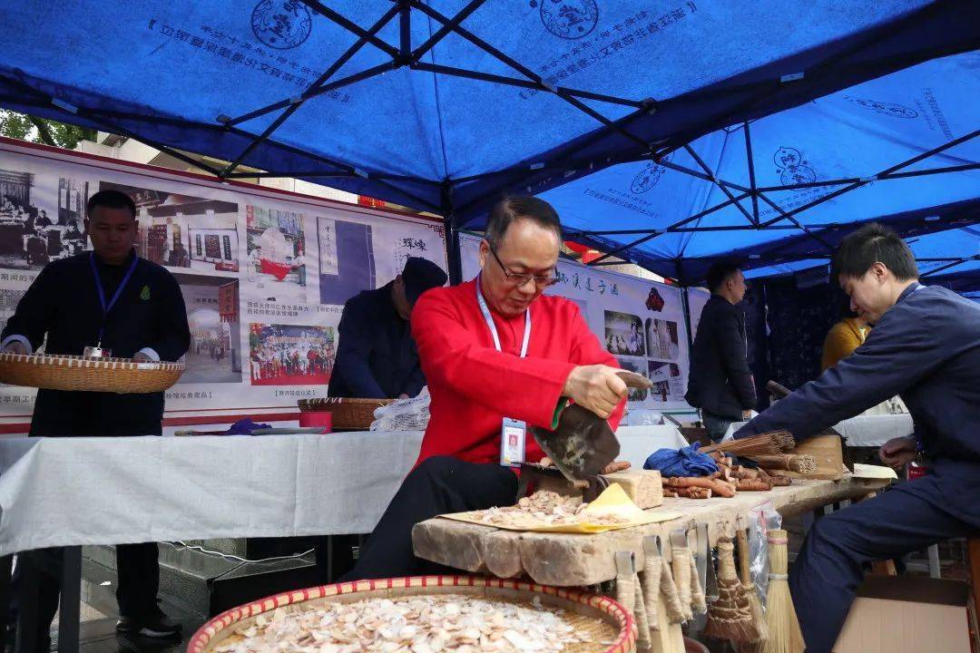 匠心筑梦匠人故事申屠银洪劳模工匠药香济世