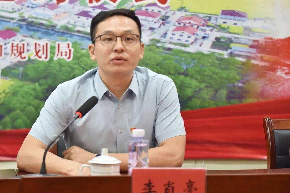 李肖亮介绍相关工作△任思源介绍相关工作镇江市自然资源和规划局副