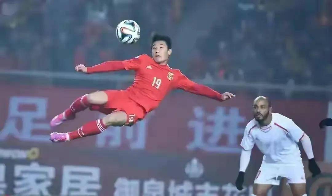 〖足球小将世界杯52集全世界杯足球图片〗