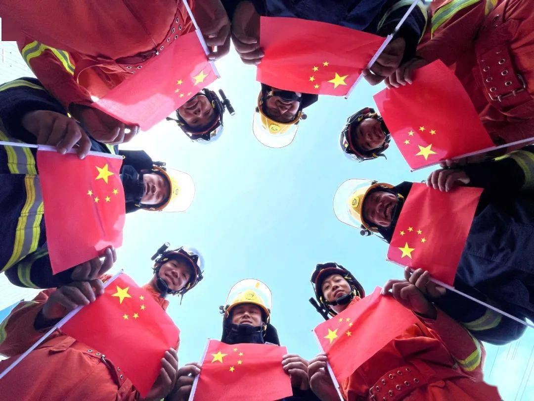 我与国旗同框这是一份来自火焰蓝的真情告白