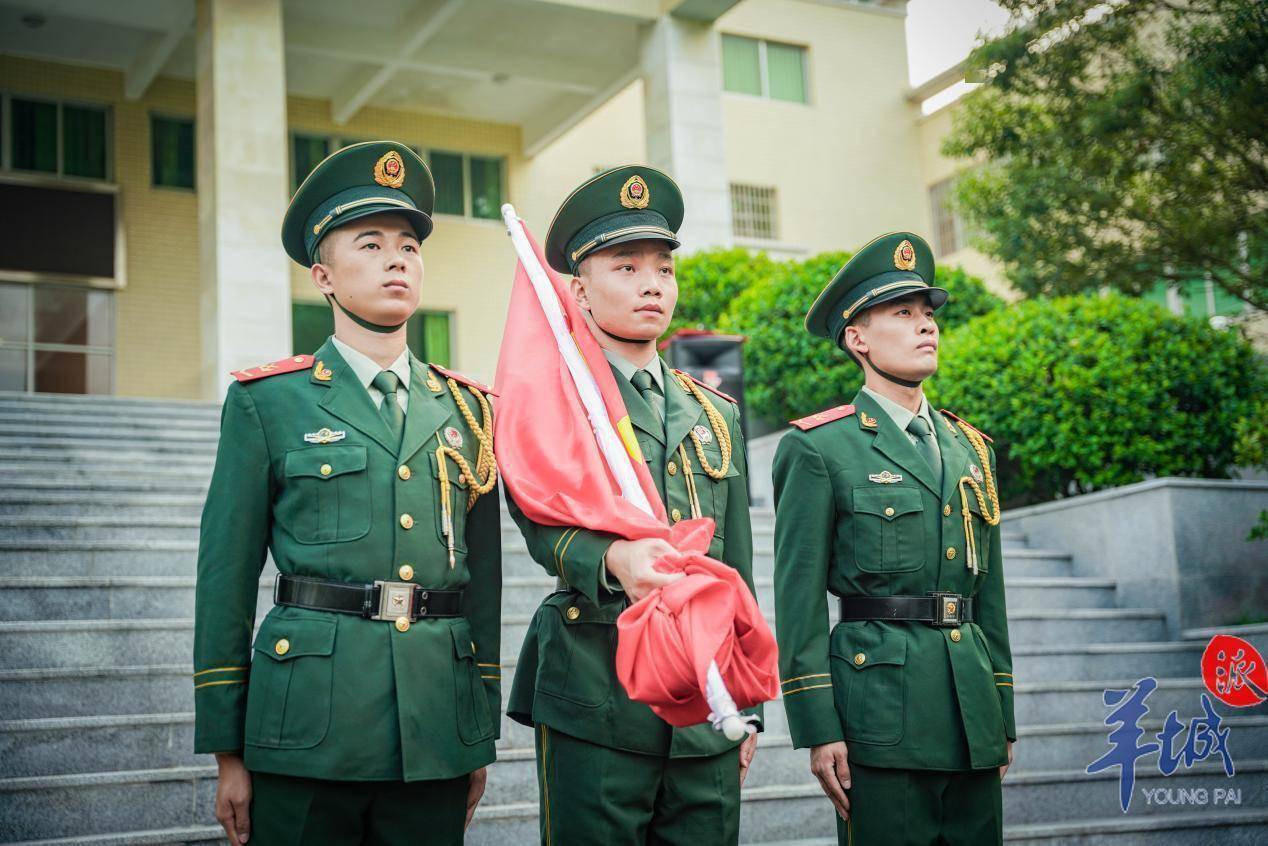 与国旗同框向祖国敬礼武警广东省总队执勤第一支队举行升旗仪式