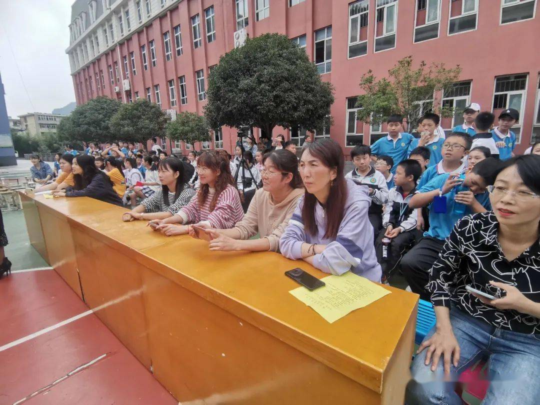略阳县荣程中学举行"迎国庆 颂党恩"文艺演出活动