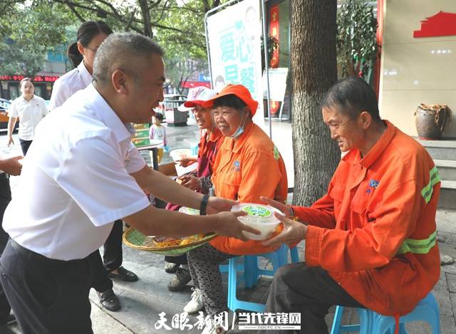 活动|贵定农商银行：爱心早餐关爱户外劳动者