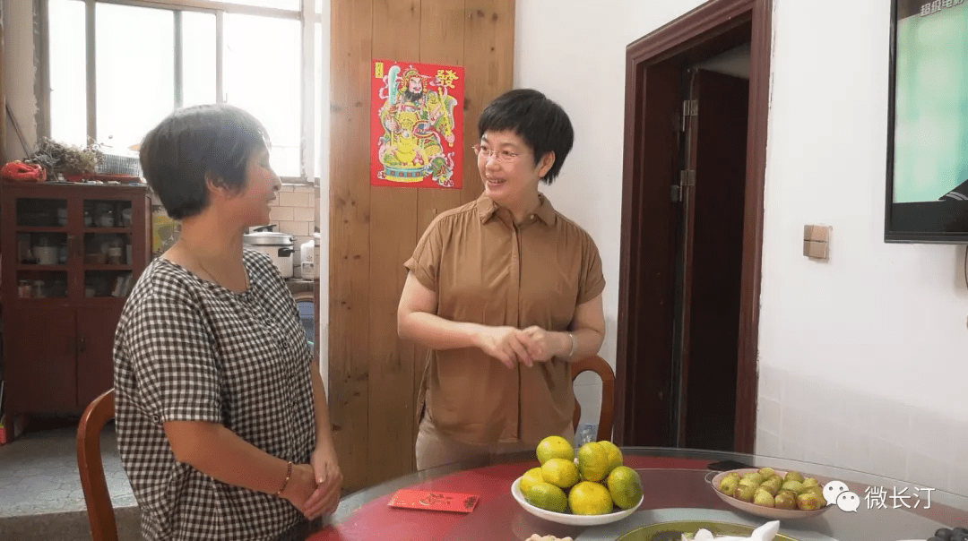 长汀县领导慰问支援莆田医务工作者家属和一线抗疫工作者_吕莉