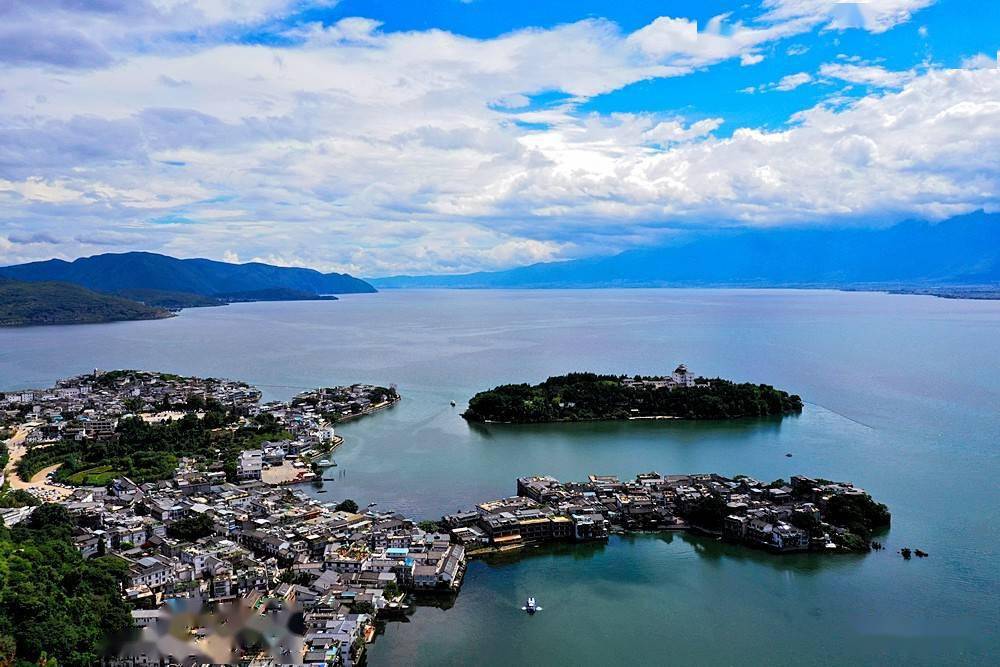 空中鸟瞰美丽的大理洱海双廊镇