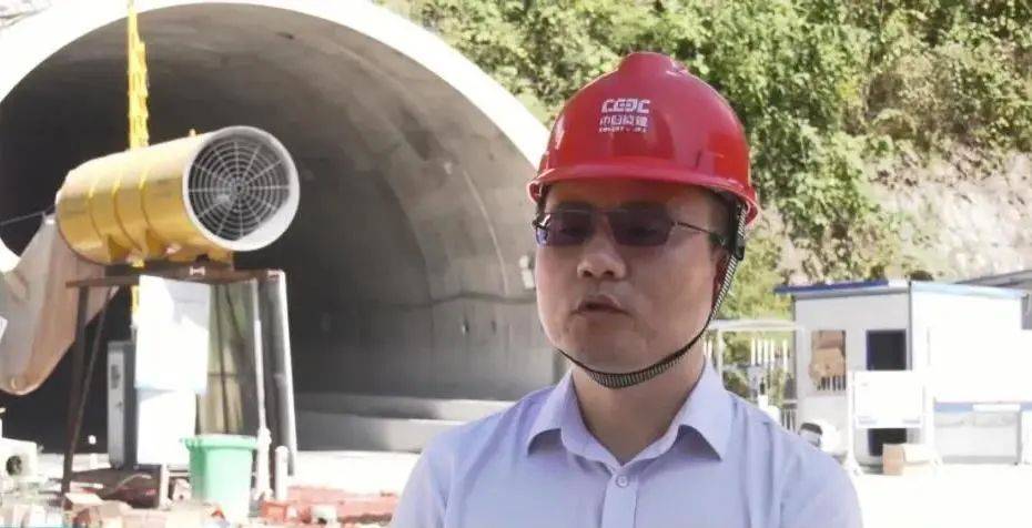 宁石高速云雾山隧道贯通959关注