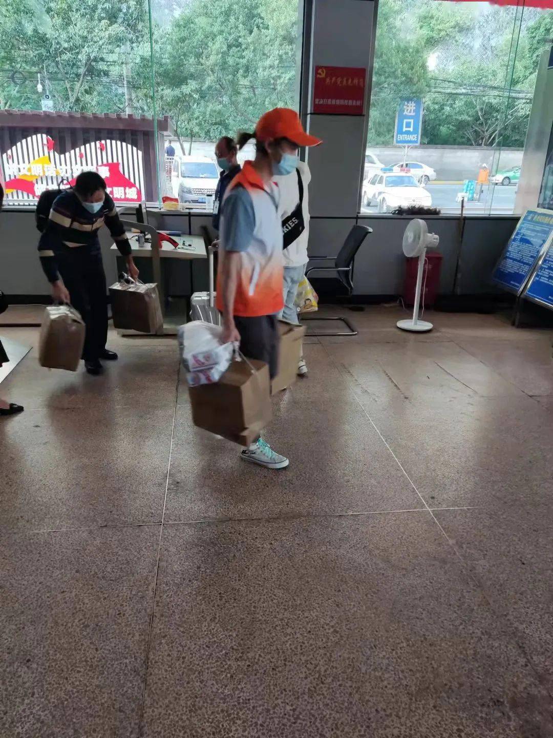 青春志愿爱在旅途丨攀枝花东区青年志愿者国庆旅游志愿服务进行中