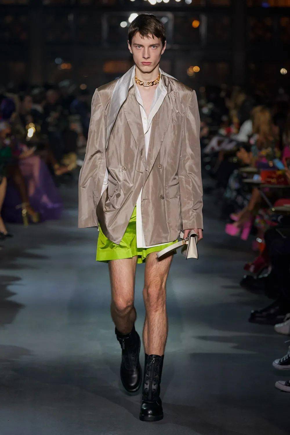 廓形 Valentino 2022 春季系列发布，刺绣、蕾丝、印花…… 尽显高级！