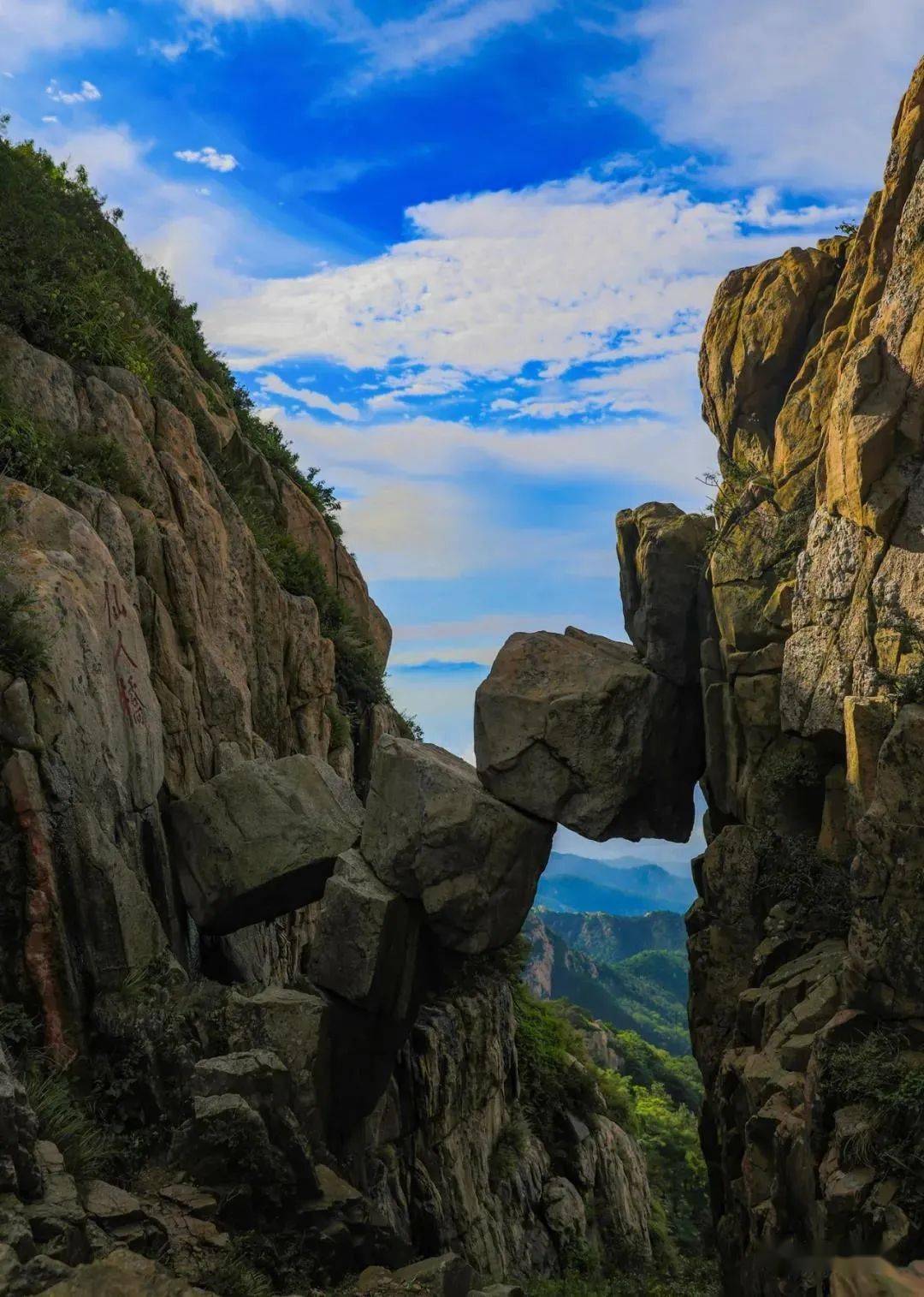 秋景初现泰山景色宜人
