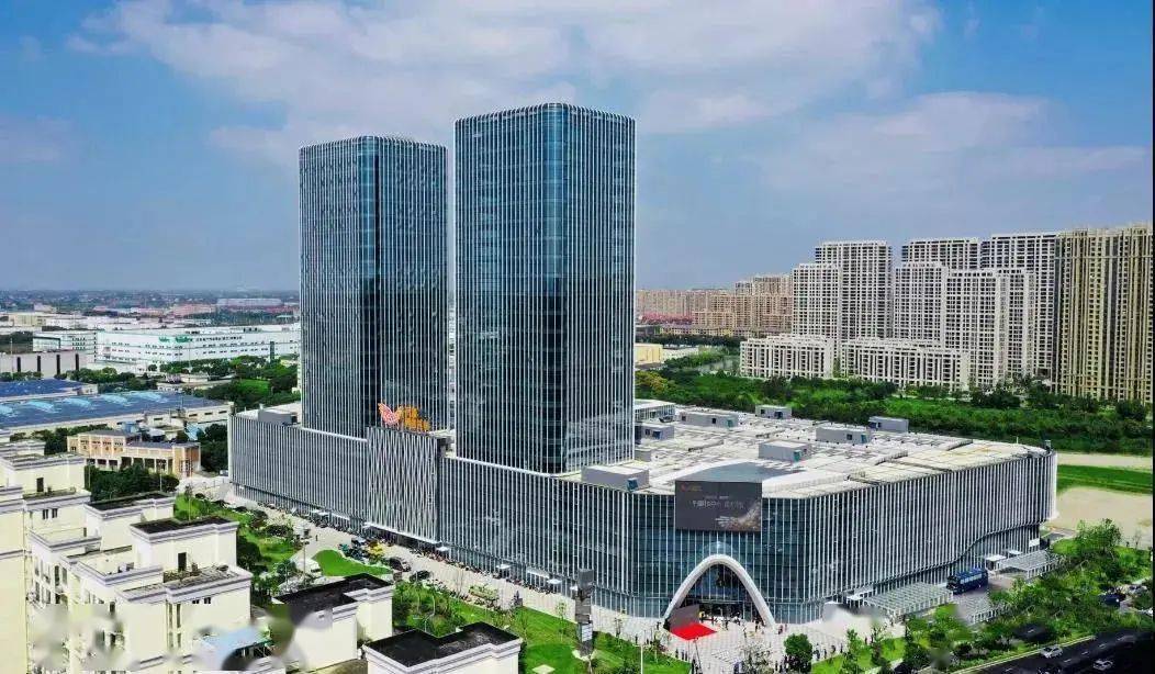 平湖时尚中心位于平湖经济技术开发区福臻路与新兴二路交会处,是平