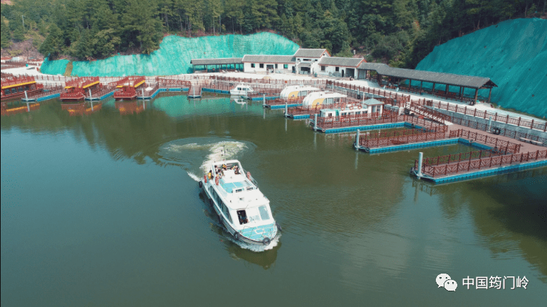 国庆第一天,筠门岭镇景区热闹非凡_温泉