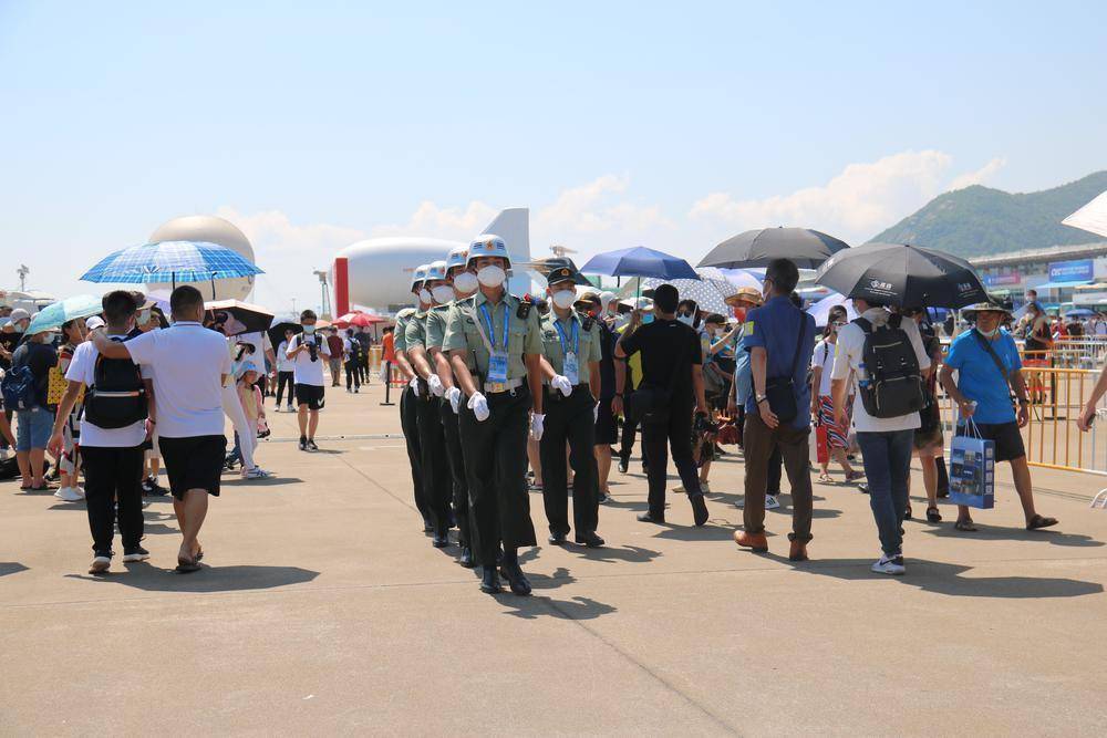 "橄榄绿"为航展保驾护航——珠海警备区全力做好第十三届航展保障工作