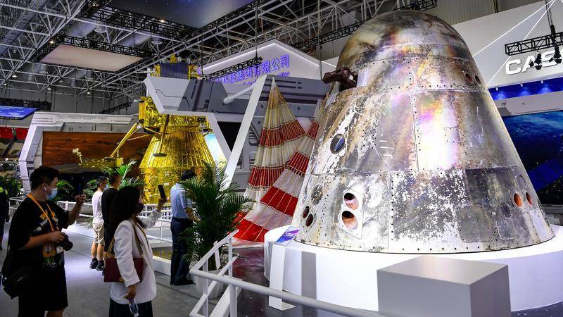 着陆场|新一代载人飞船返回舱实体亮相，这注释也太简单粗暴了哈哈哈